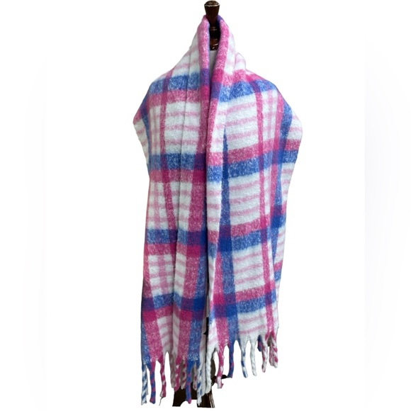 Steve Madden ultra soft thick plaid blanket scarf - Picture 4 of 11